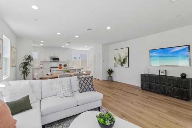 717 Kingbird Loop, Oceanside, CA 92058