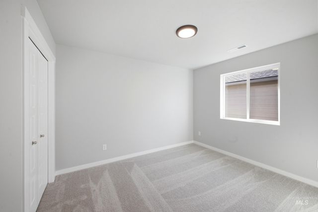 6643 W Redwood Creek Dr, Meridian, ID 83646