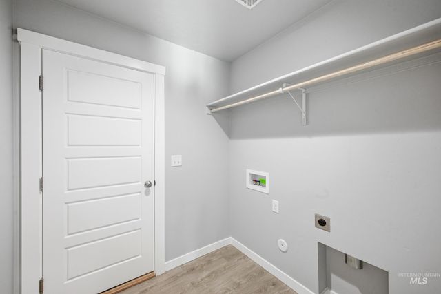 6643 W Redwood Creek Dr, Meridian, ID 83646