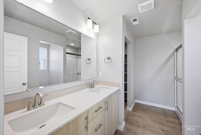 6643 W Redwood Creek Dr, Meridian, ID 83646