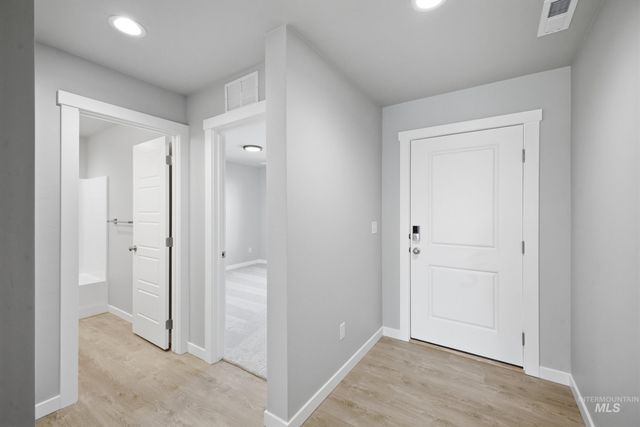 6643 W Redwood Creek Dr, Meridian, ID 83646