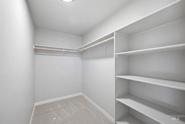 6643 W Redwood Creek Dr, Meridian, ID 83646