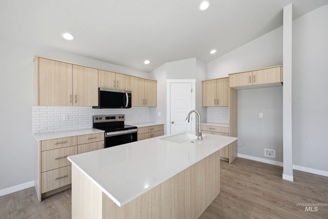 6643 W Redwood Creek Dr, Meridian, ID 83646