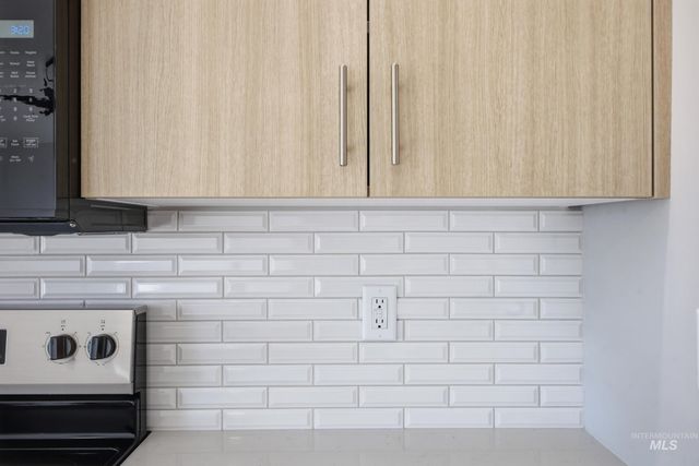 6643 W Redwood Creek Dr, Meridian, ID 83646