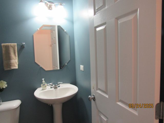 494 S Jade Lane, Round Lake, IL 60073