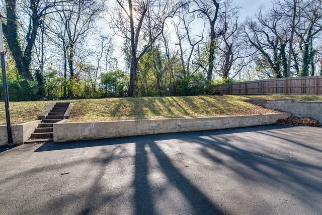 126 Tallwood Dr, Nashville, TN 37211