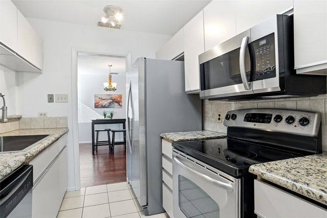 30 Park Lane, Bedford, TX 76021