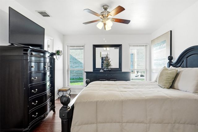 30 Park Lane, Bedford, TX 76021