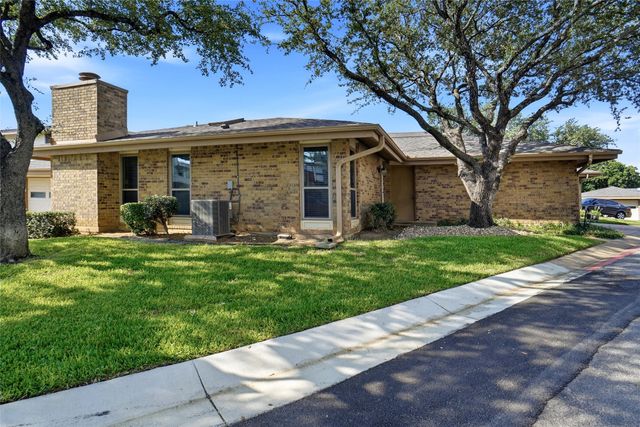 30 Park Lane, Bedford, TX 76021