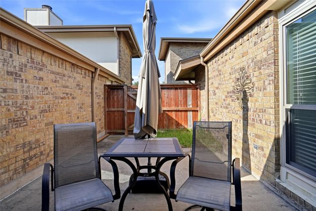 30 Park Lane, Bedford, TX 76021