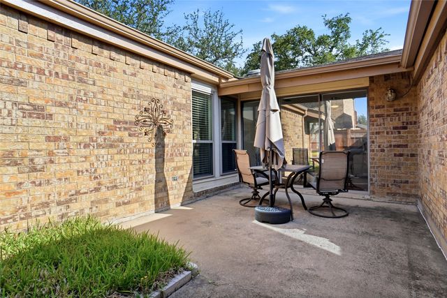 30 Park Lane, Bedford, TX 76021