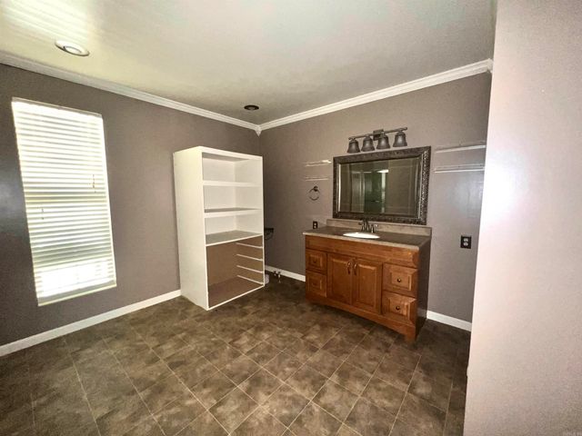 201 E Wiley Street, Star City, AR 71667