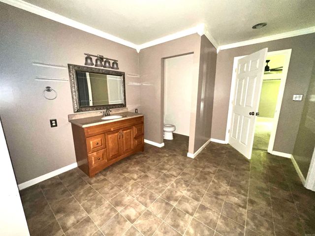 201 E Wiley Street, Star City, AR 71667