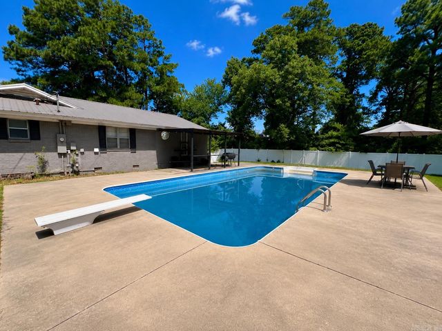 201 E Wiley Street, Star City, AR 71667