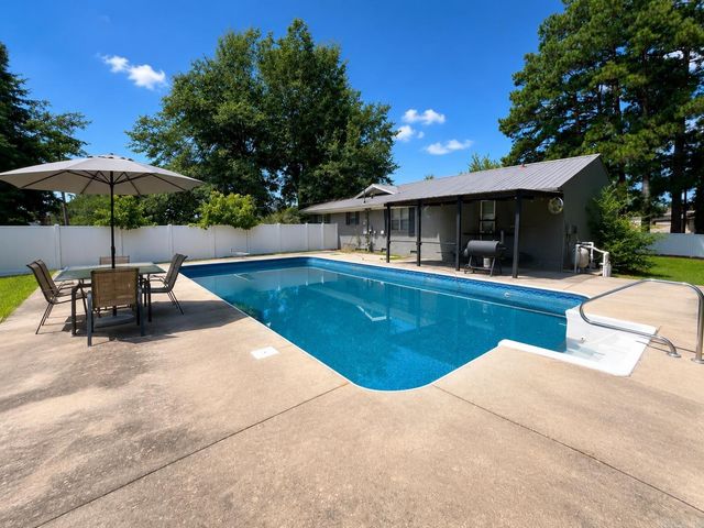 201 E Wiley Street, Star City, AR 71667