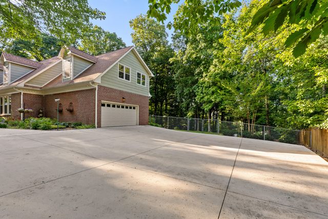 12 Old Hickory Lane, Signal Mountain, TN 37377