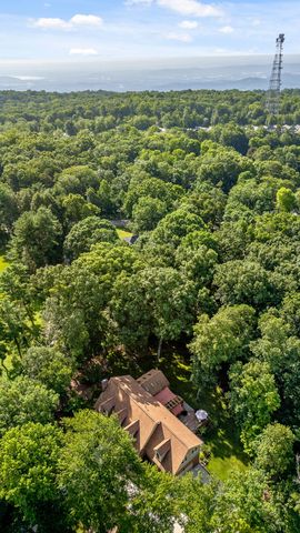 12 Old Hickory Lane, Signal Mountain, TN 37377