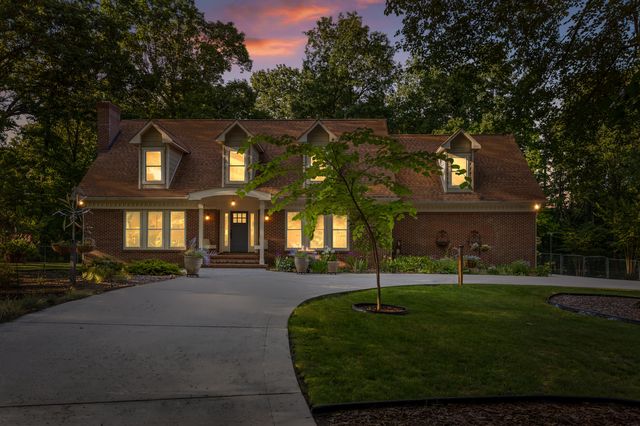 12 Old Hickory Lane, Signal Mountain, TN 37377