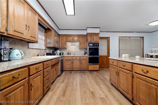 2929 Meadow Creek, Van Buren, AR 72956