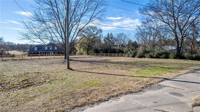 2929 Meadow Creek, Van Buren, AR 72956