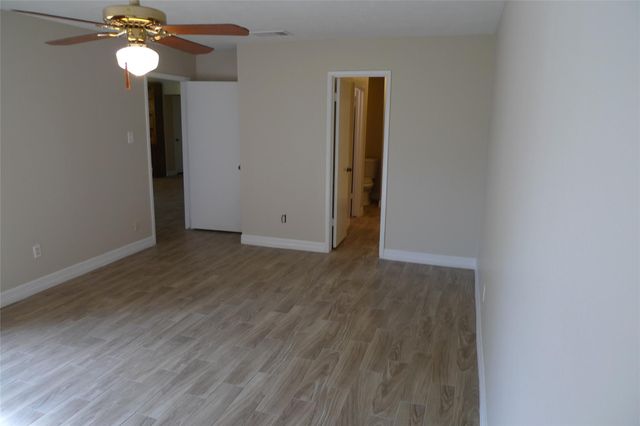 14223 Whitecross Drive, Houston, TX 77083