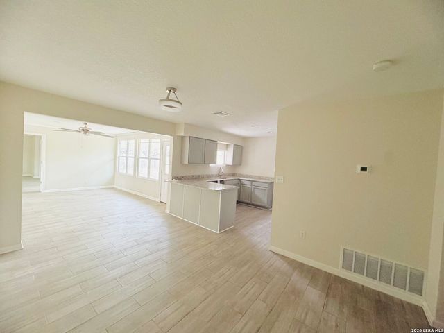 25 Sunrise Dr., Pleasanton, TX 78064