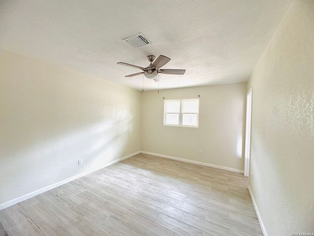 25 Sunrise Dr., Pleasanton, TX 78064