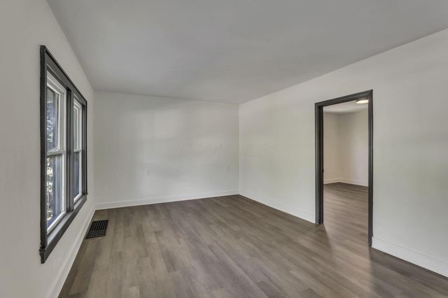 141 S Kensington Place, Springfield, OH 45504