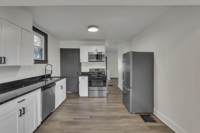 141 S Kensington Place, Springfield, OH 45504