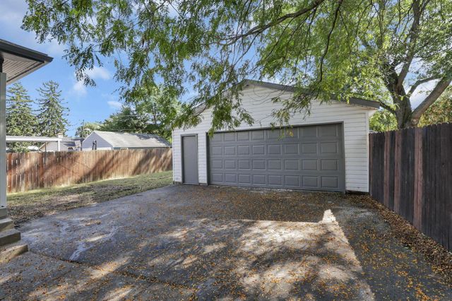 141 S Kensington Place, Springfield, OH 45504