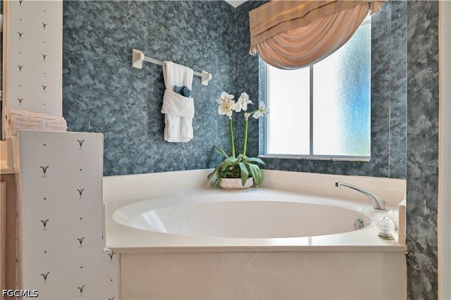 28060 Palmas Grandes LN 105, Bonita Springs, FL 34135