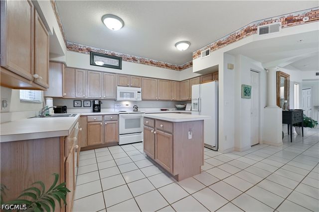 28060 Palmas Grandes LN 105, Bonita Springs, FL 34135