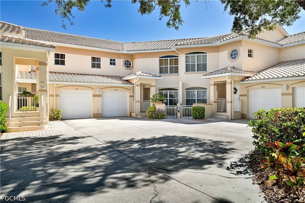 28060 Palmas Grandes LN 105, Bonita Springs, FL 34135