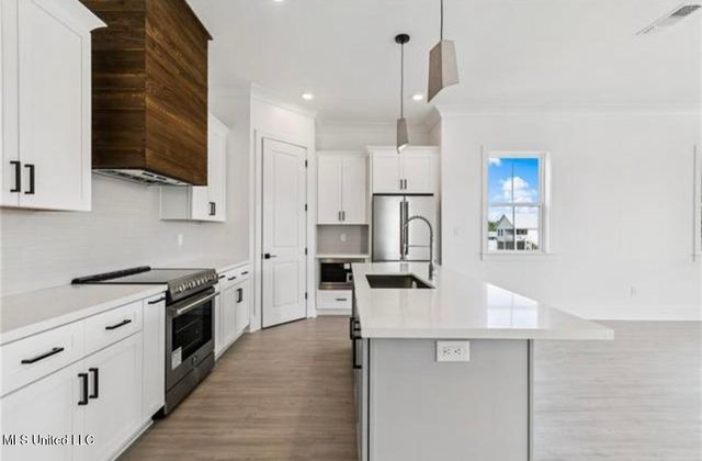 37 Good Street, Bay Saint Louis, MS 39520