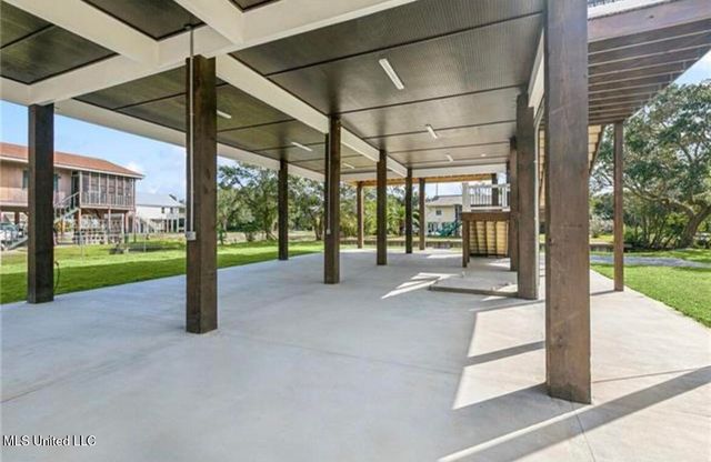 37 Good Street, Bay Saint Louis, MS 39520