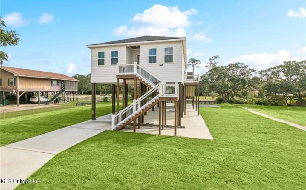 37 Good Street, Bay Saint Louis, MS 39520