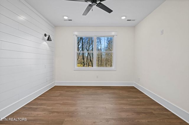 104 Timbercrest Lane, Clinton, TN 37716