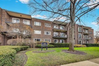 140 Franklin Place E 207, Lake Forest, IL 60045