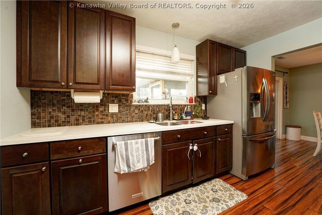 1 Hillcrest Drive, Teays, WV 25560