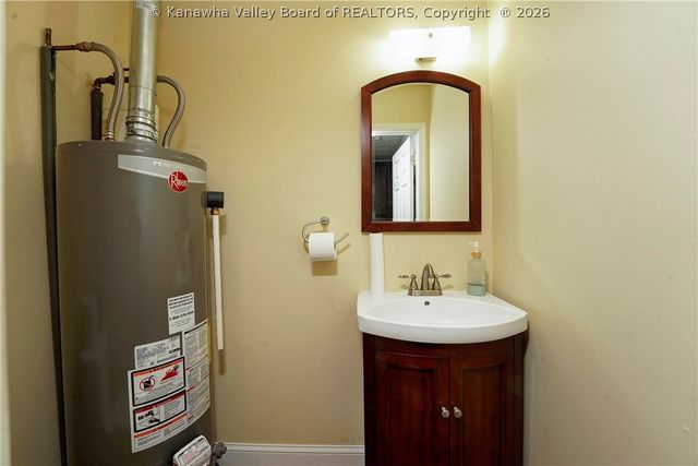 1 Hillcrest Drive, Teays, WV 25560
