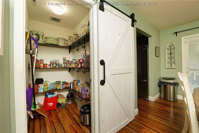 1 Hillcrest Drive, Teays, WV 25560