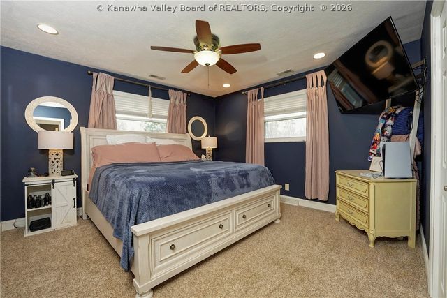 1 Hillcrest Drive, Teays, WV 25560