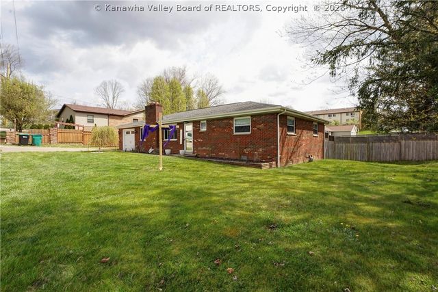 1 Hillcrest Drive, Teays, WV 25560