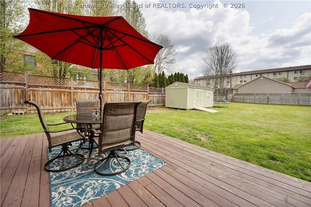 1 Hillcrest Drive, Teays, WV 25560