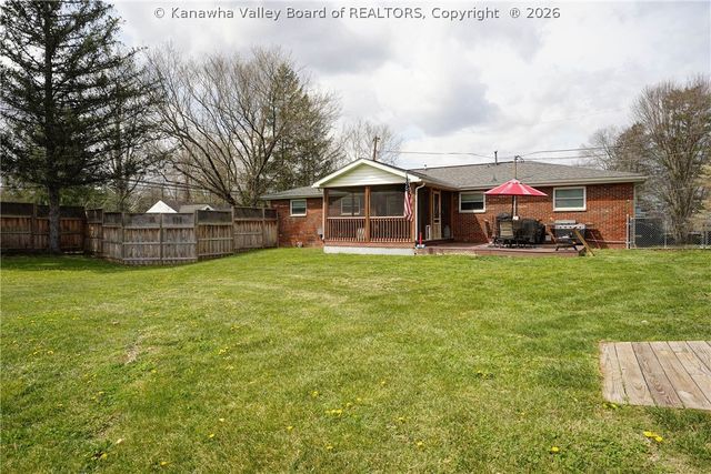 1 Hillcrest Drive, Teays, WV 25560