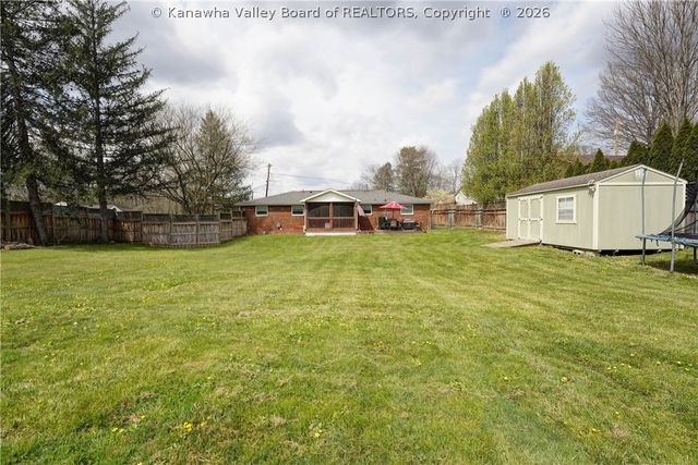 1 Hillcrest Drive, Teays, WV 25560