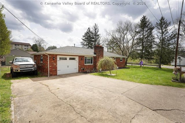 1 Hillcrest Drive, Teays, WV 25560