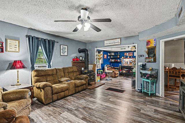 7184 Base Street, Azle, TX 76020