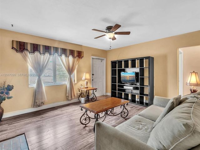 10 SW 72nd Avenue, Miami, FL 33144