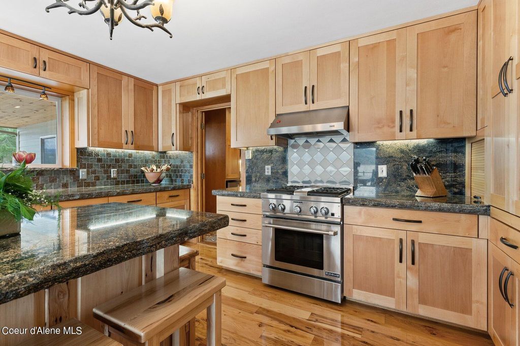 2537 Lakeshore Dr, Sagle, ID 83860 photo 12